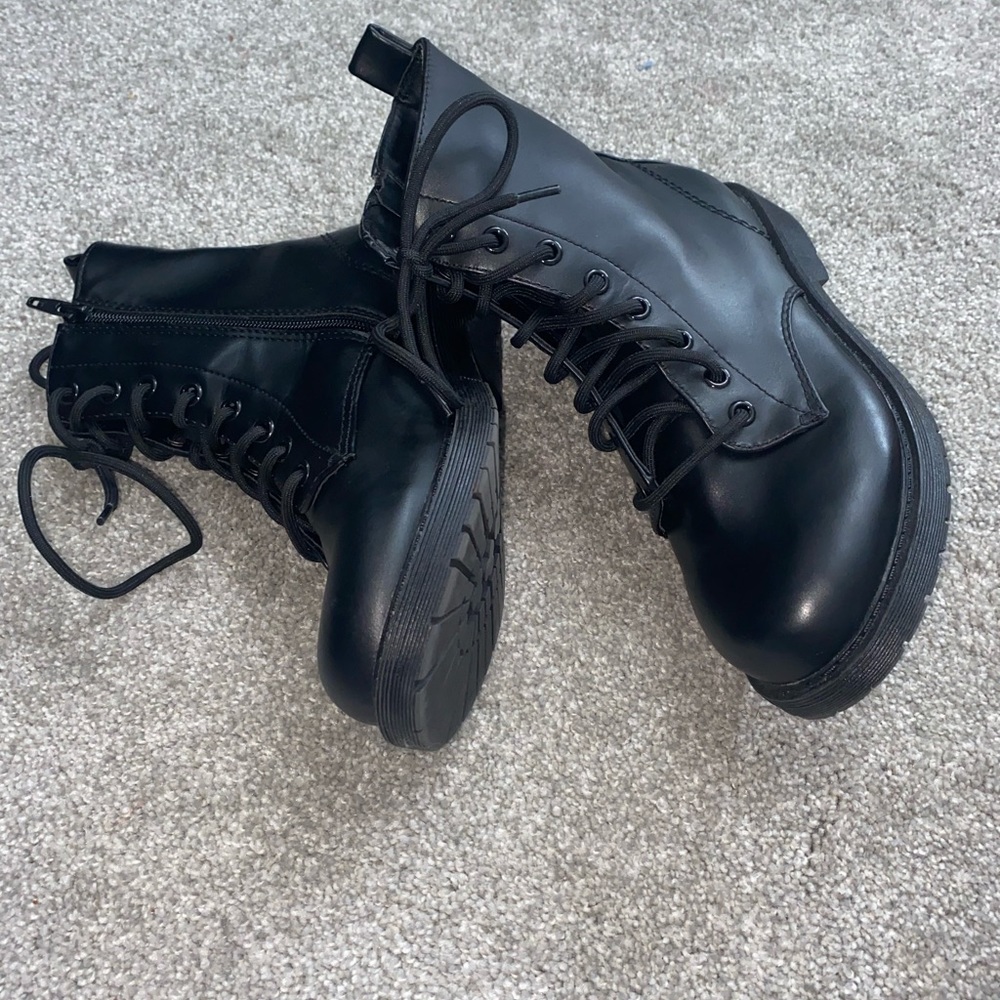 Black Laced Boots!!